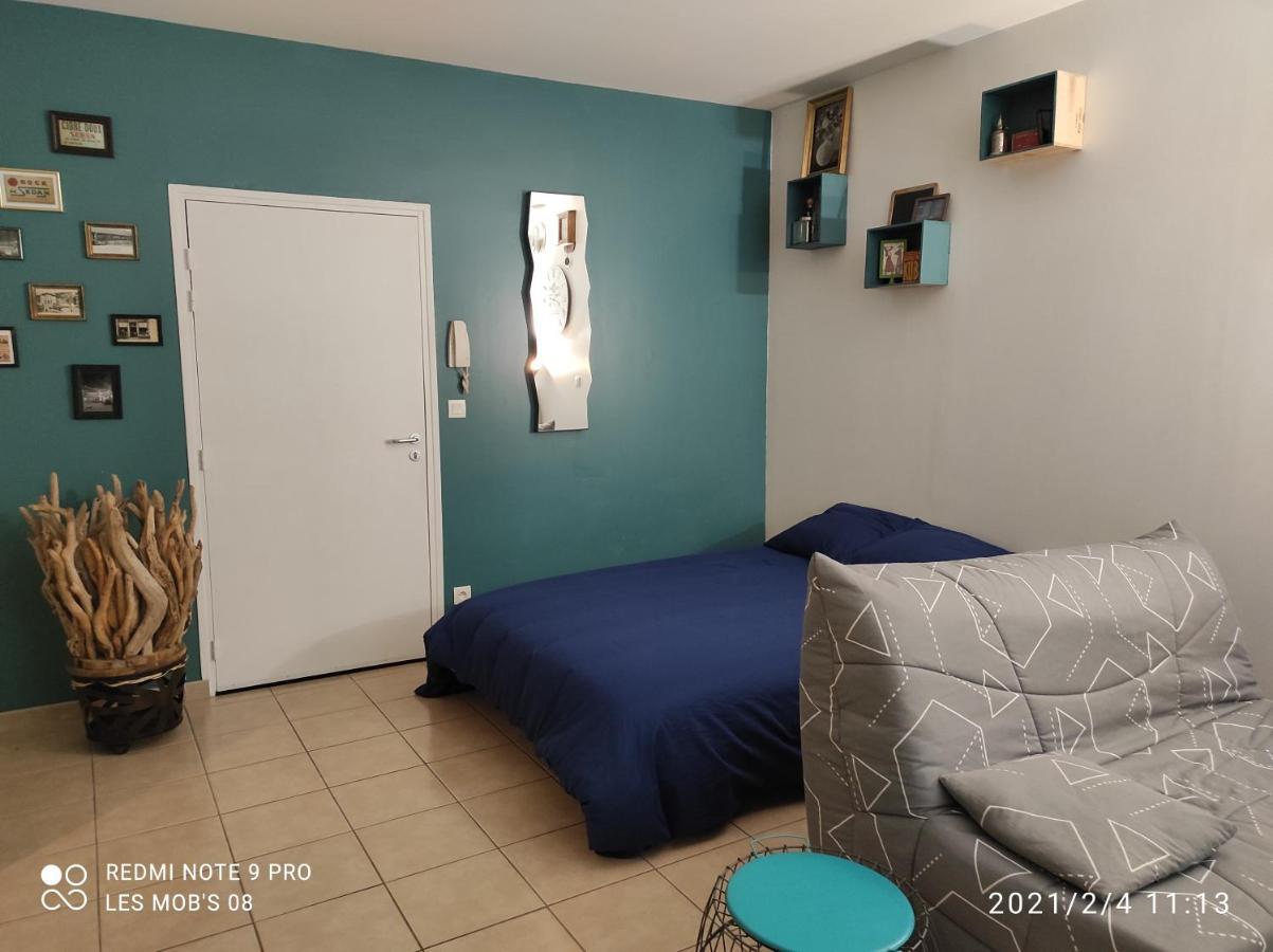 Studio Dans Vieux Magasin 1800 Apartment Sedan Exterior foto